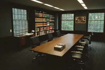 Sala de reunião de escritório de advocacia